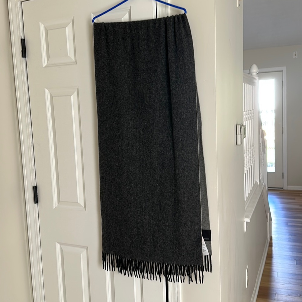 Men’s Canada Goose Scarf - Two-Tone Grey Reversible / black tassels (NEVER WORN)